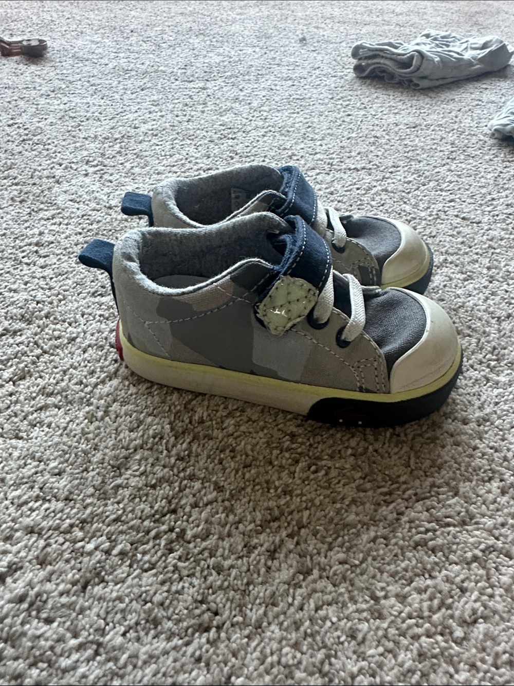 See Kai Run Boys Gray and Navy camo Casual Sneakers size 5
